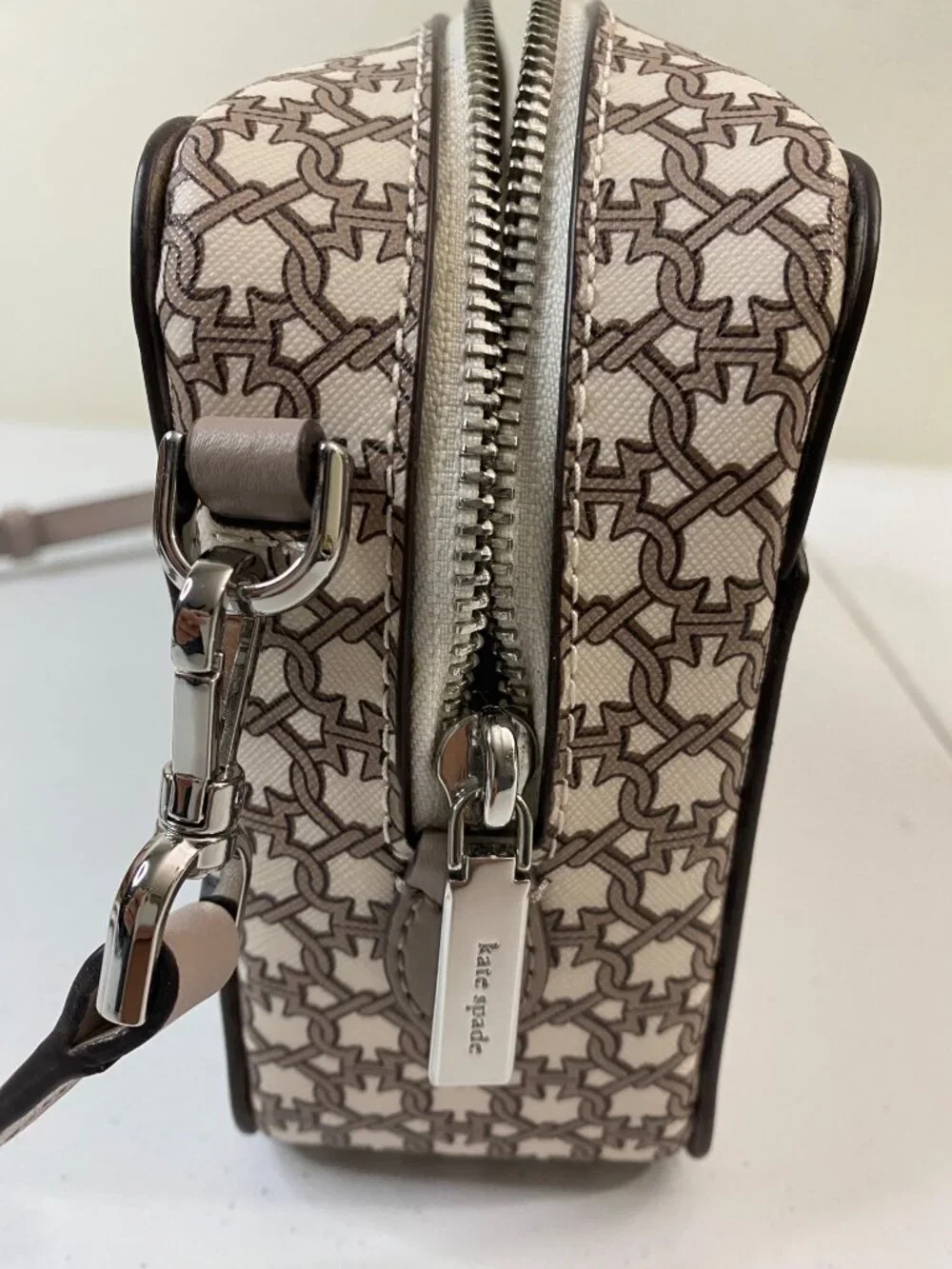 Kate Spade New York Crossbody Gray/Beige Camera Bag - Picture 13 of 15